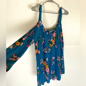 Torrid Boho Floral Cold Shoulder Long Sleeve Top Size 3X Color Blue Lace Strap